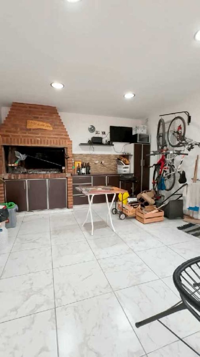 Hermoso duplex en Cerrito al 2000 (paralela a 12 de octubre)